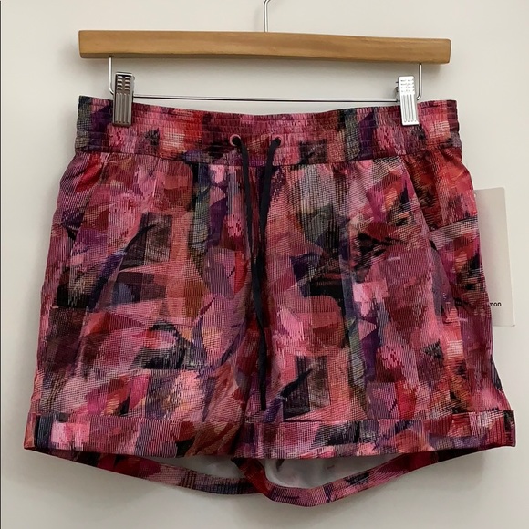 lululemon athletica Pants - Lululemon Spring Break Away Short NWT Size 6 UNZU